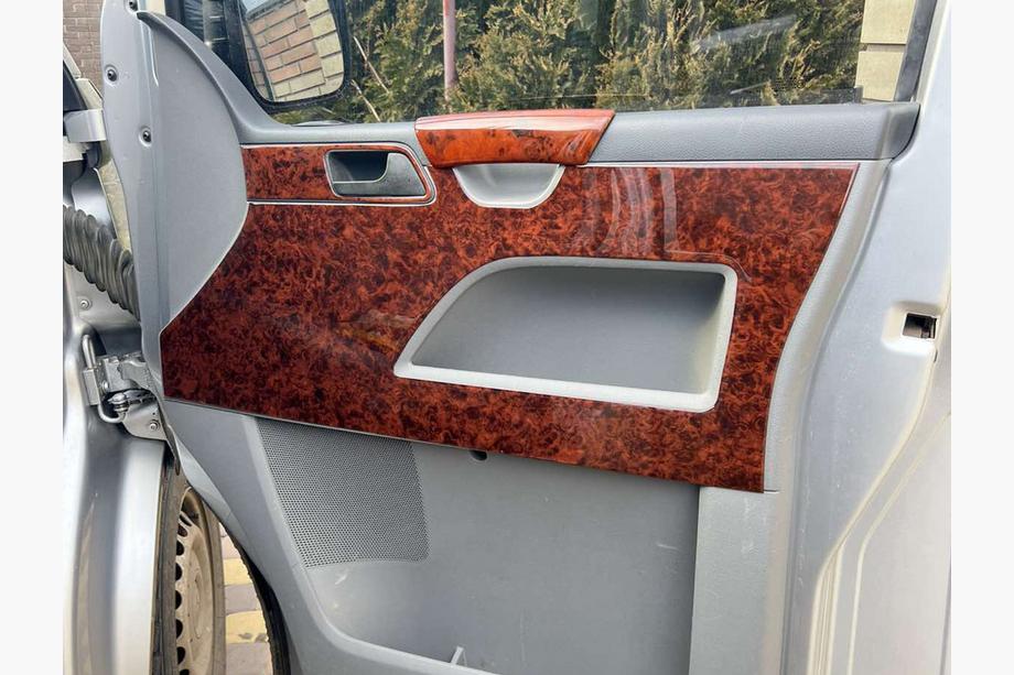 Volkswagen T5 Multivan 2003–2010 Türverkleidungsabdeckungen Schwarz Klavierlack Foto 2