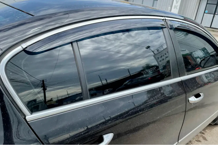 Volkswagen Passat B6 2006-2012 Windabweiser mit Chromleisten SD (4 Stk, HIC) Foto 2