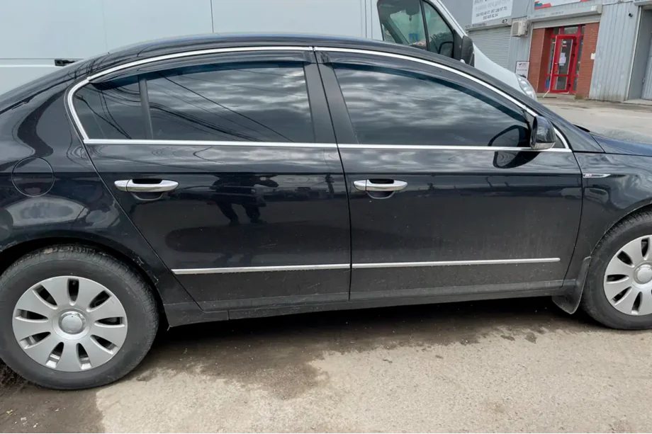 Volkswagen Passat B6 2006-2012 Windabweiser mit Chromleisten SD (4 Stk, HIC) Foto 3
