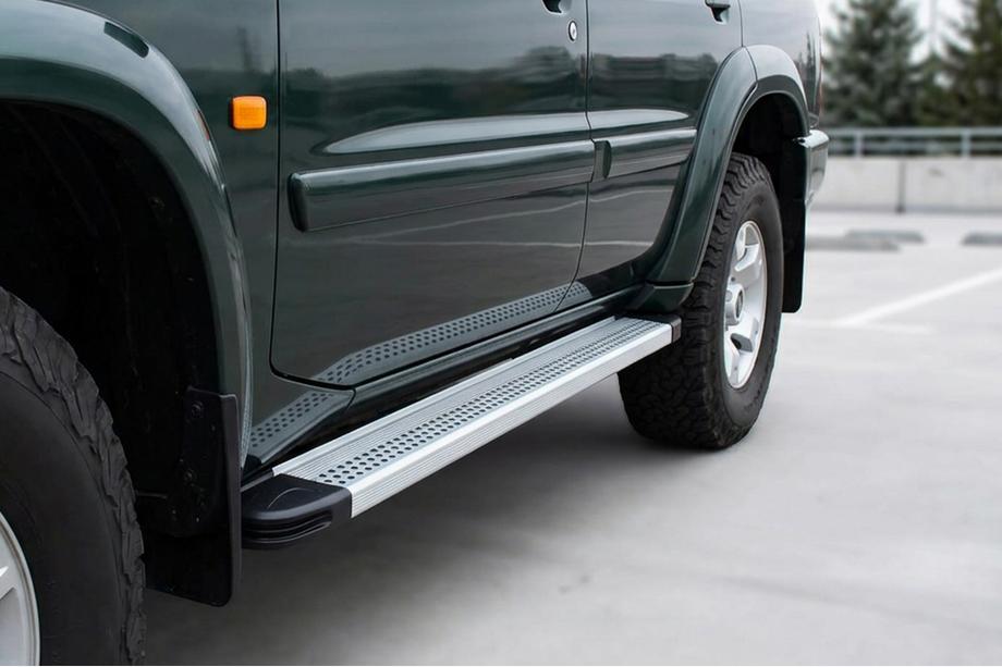 Nissan Patrol Y61 1997-2011 Seitenschweller Maya V2 (2 Stk., Aluminium) Image