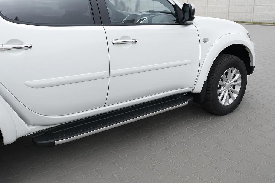 Mitsubishi Pajero Sport 2008-2015 Seitenschweller Fullmond (2 Stk., Aluminium) Foto 1