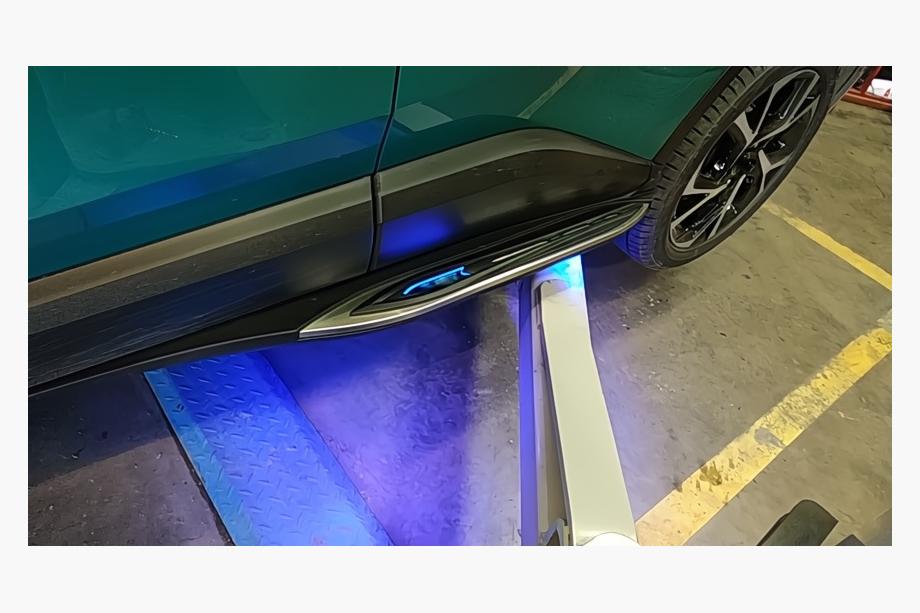 Toyota C-HR 2016-2023 Trittbretter Original V2 (2 Stk., Alu) Image