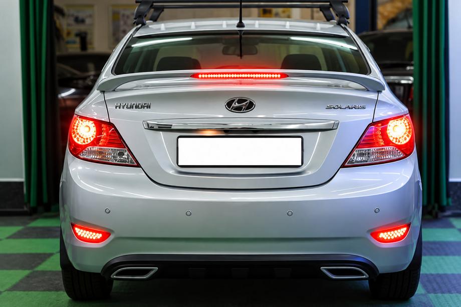Hyundai Accent 2011-2017 Heckspoiler Niken V2 (grundiert zum Lackieren) Image