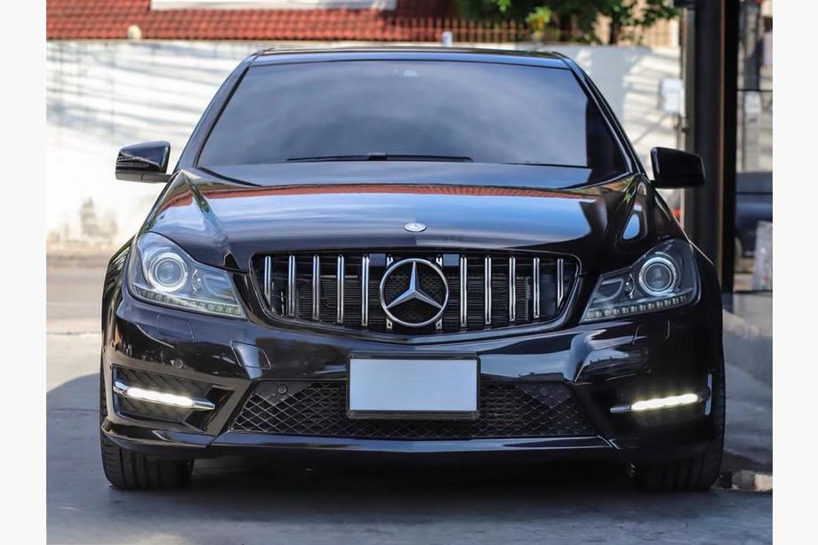 Mercedes C-class W204 2007-2015 Frontgrill GT Panamericana Foto 1