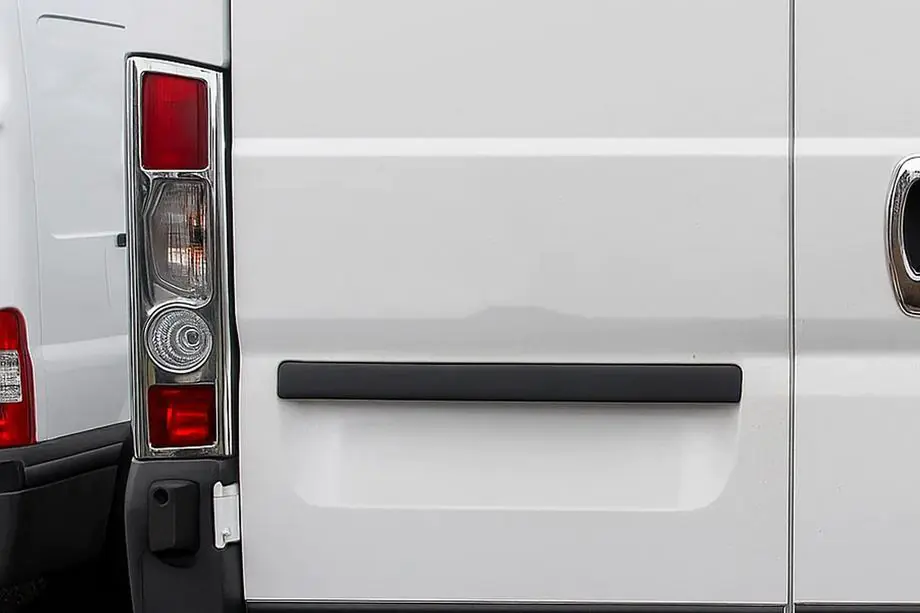 Fiat Ducato 2006-2025 Chrom Heckleuchten Abdeckungen gerade (2006-2014, 2 Stk, Edelstahl) Image
