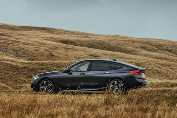 Eine dreitürige liftbek BMW 6-Series Gran Turismo Foto 2