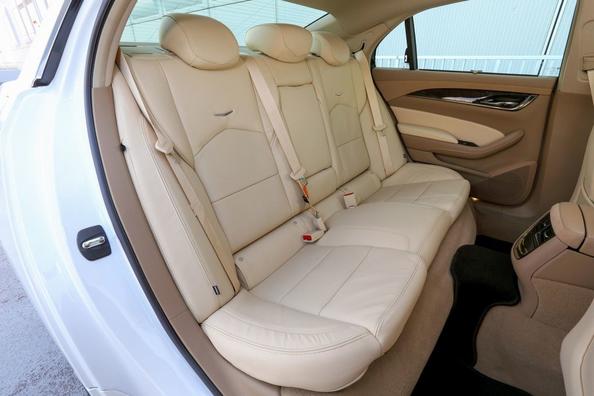 Übersicht der Limousine Cadillac CTS der Dritten Generation Foto 7
