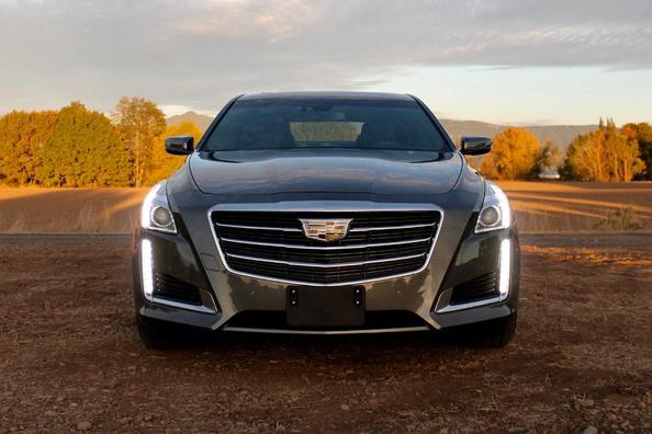 Übersicht der Limousine Cadillac CTS der Dritten Generation Foto 3