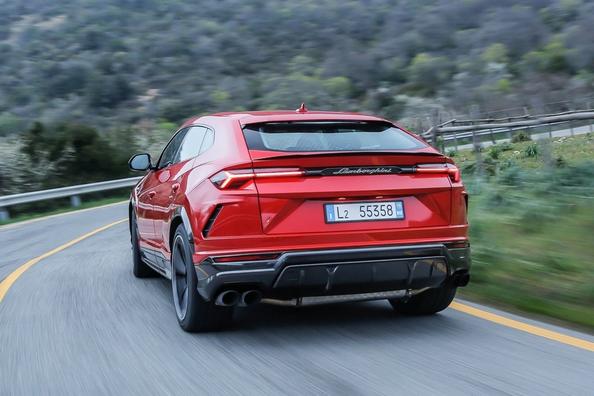 Überblick über Crossover Lamborghini Urus Foto 9