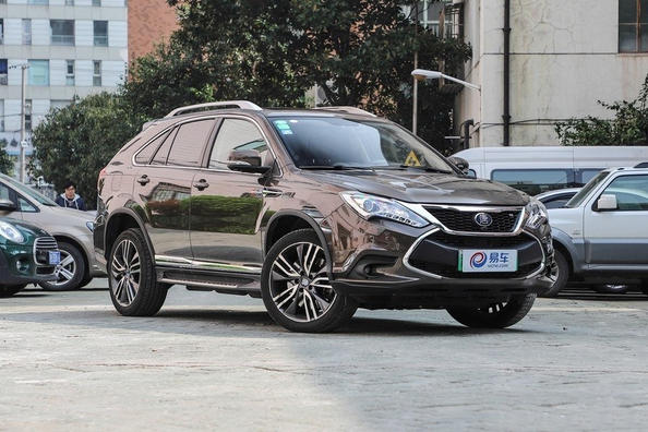Hybrid-Siebensitzer-Crossover BYD Tang 100
