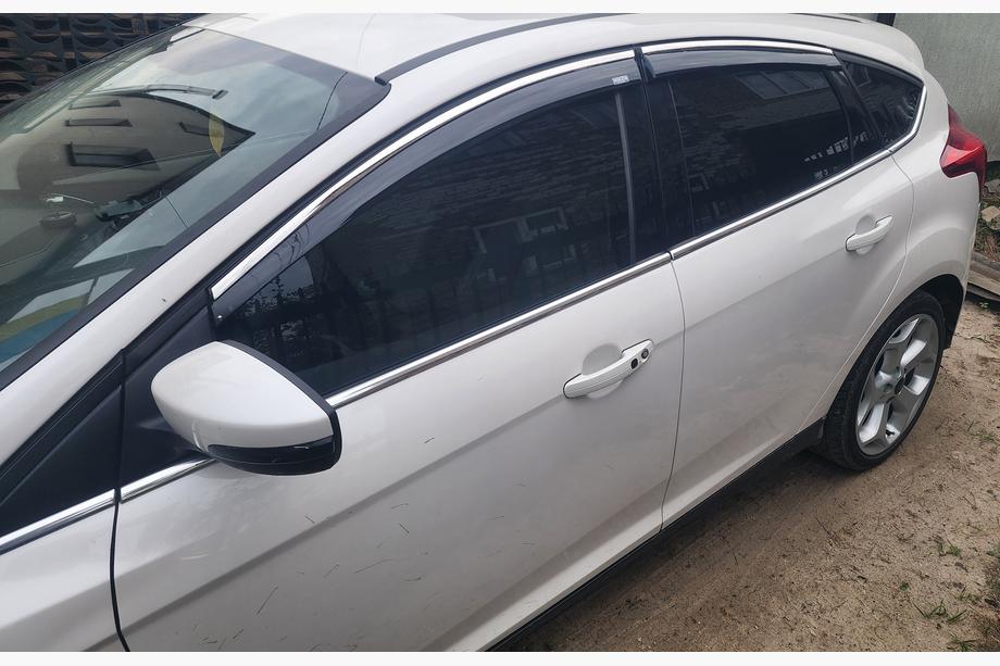 Ford Focus III 2011-2017 Windabweiser mit Chromleiste Niken (SD/HB, 4 Stk) Foto 6