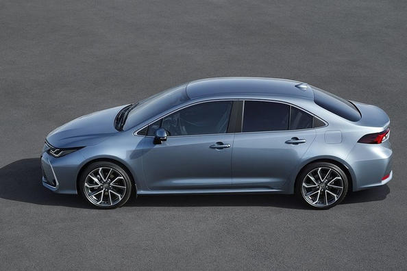 Übersicht der Toyota Corolla Limousine zwölfte Generation Foto 10