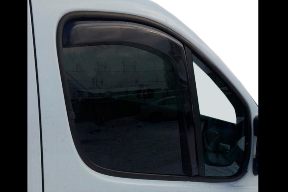 Opel Vivaro 2001–2015 Windabweiser zum Einstecken (2 Stk, HIC) Foto 7
