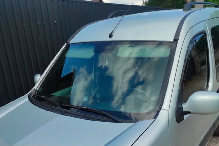 Renault Kangoo 1998-2008 Windabweiser zum Einstecken (2 Stk, HIC) Foto 1