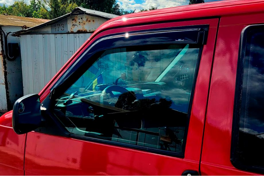 Volkswagen T4 Caravelle/Multivan 1990–2003 Windabweiser (2 Stk, HIC) Foto 1