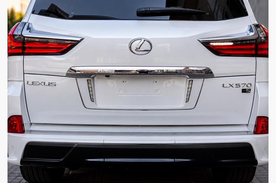 Lexus LX570/450d 2008-2022 Hintere LED-Kennzeichenhalterung (2007-2023) Foto 2