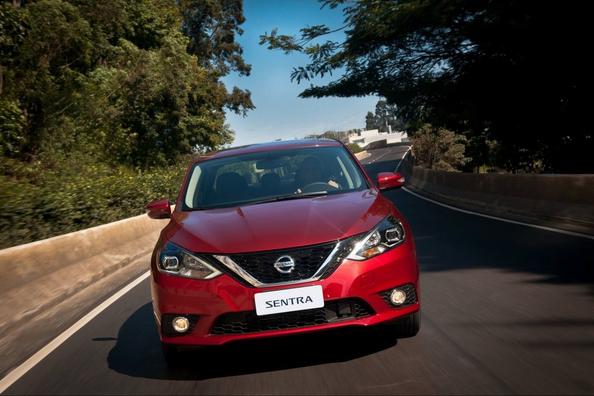 Übersicht der aktualisierten Limousine Nissan Sentra Foto 8