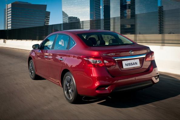 Übersicht der aktualisierten Limousine Nissan Sentra Foto 7