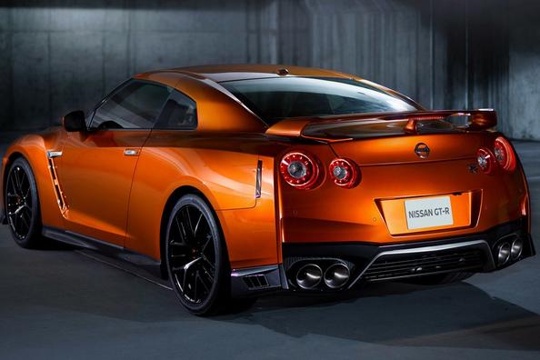 Allrad-Sportcoupé Nissan GT-R Foto 4