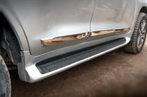 Toyota Land Cruiser 200 2007-2021 Seitenschweller mit LED (Design 2015-2020) Foto 1
