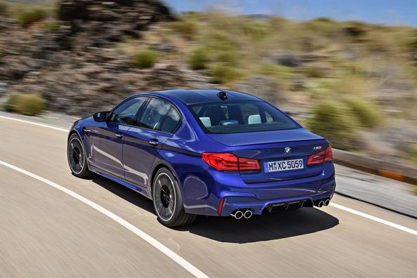 Übersicht der sechsten Generation der BMW M5 Limousine Foto 10