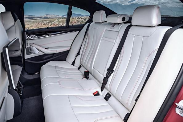 Übersicht der sechsten Generation der BMW M5 Limousine Foto 8