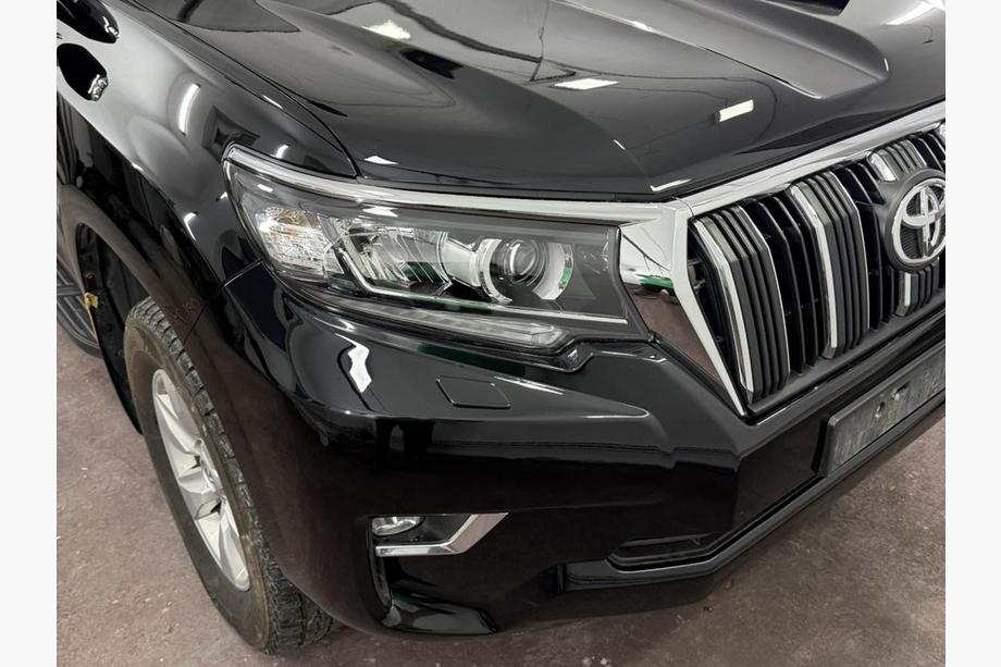 Toyota Land Cruiser Prado 150 2009-2023 Scheinwerferblenden (2 Stk., für LED) Foto 4