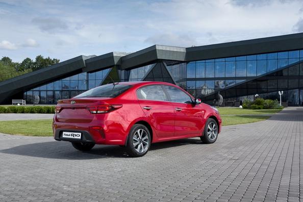 Übersicht der vierten Generation des KIA Rio Limousine Foto 4