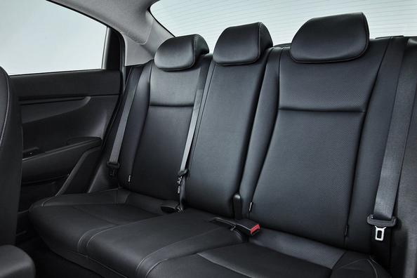 Übersicht der vierten Generation des KIA Rio Limousine Foto 7