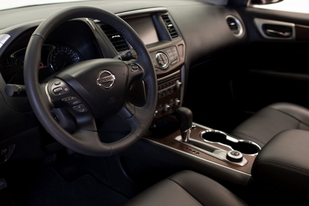 Neu gestaltete Modifikation der Frequenzweiche Nissan Pathfinder