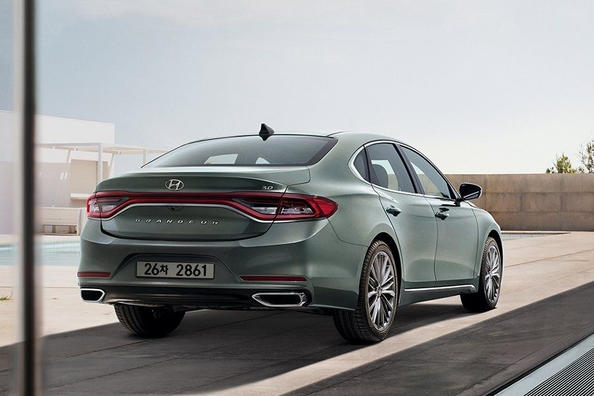 Die sechste Generation der Limousine Hyundai Grandeur Foto 10