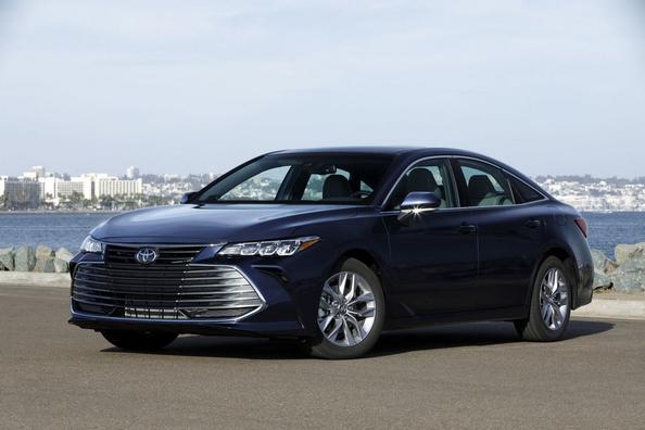 Die fünfte Generation der Flaggschiff-Limousine der Toyota Avalon Foto 10