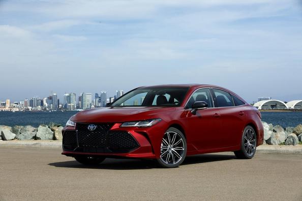 Die fünfte Generation der Flaggschiff-Limousine der Toyota Avalon Foto 1