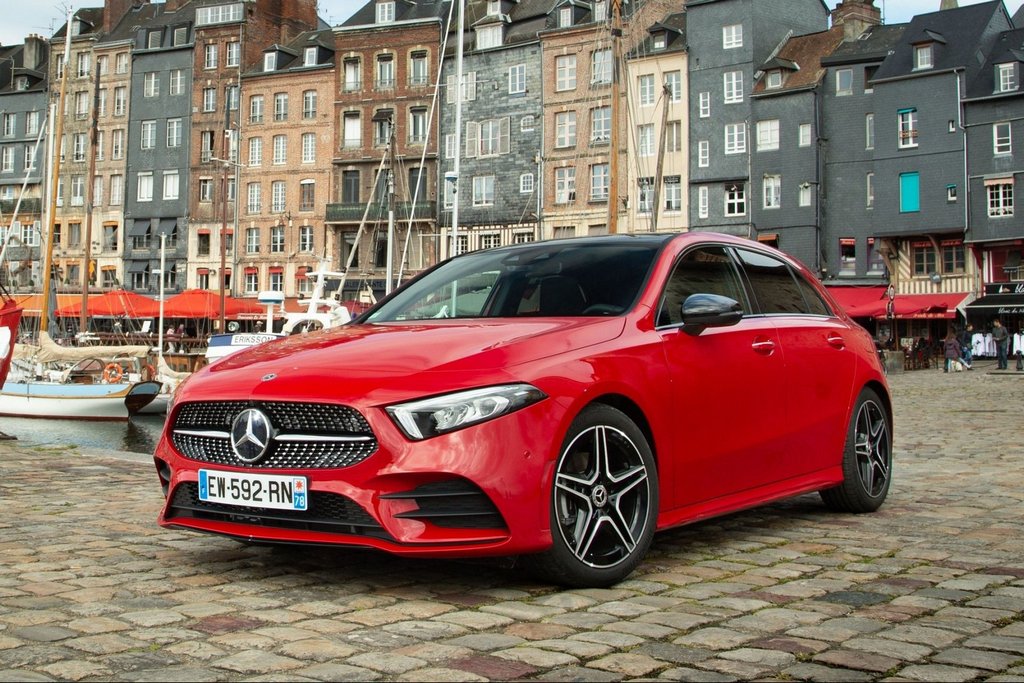 Der fünftürige Premium-Schrägheck Mercedes-Benz A-Klasse der vierten Generation