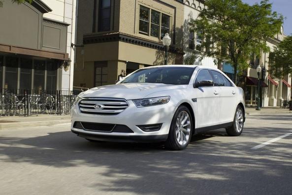 Übersicht der Luxus-Limousine Ford Taurus Foto 2