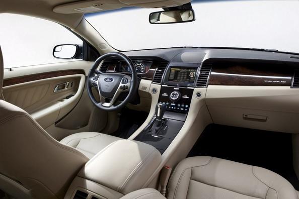 Übersicht der Luxus-Limousine Ford Taurus Foto 6