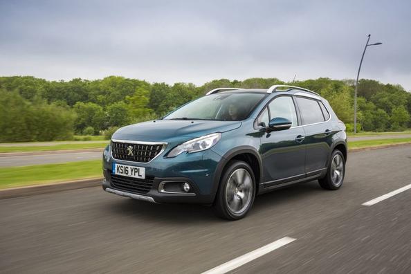 Aktualisierte Modifikation des kompakten Crossover Peugeot 2008 Foto 5