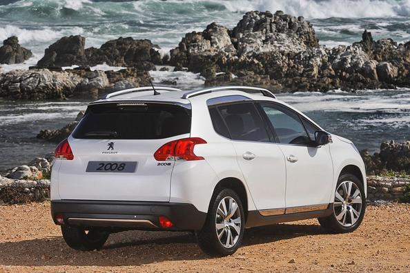 Aktualisierte Modifikation des kompakten Crossover Peugeot 2008 Foto 4