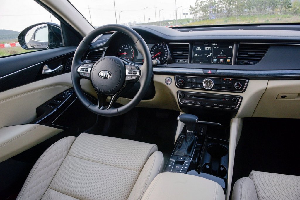 Die zweite Generation der Limousine KIA Cadenza