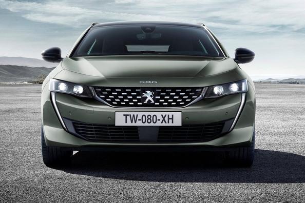 Überblick über die zweite Generation des Kombis Peugeot 508 SW Foto 9