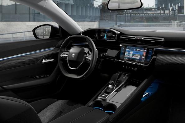 Überblick über die zweite Generation des Kombis Peugeot 508 SW Foto 6