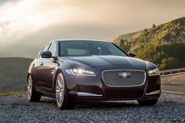 Die zweite Generation der Premium-Limousine Jaguar XF Foto 4