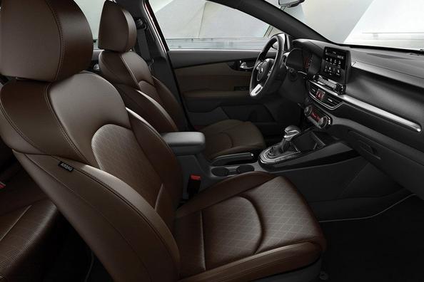 Der kompakte Kia Cerato Limousine der vierten Generation Foto 8