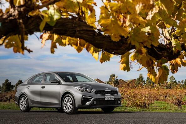 Der kompakte Kia Cerato Limousine der vierten Generation Foto 6