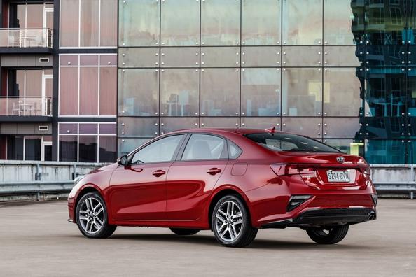 Der kompakte Kia Cerato Limousine der vierten Generation Foto 2