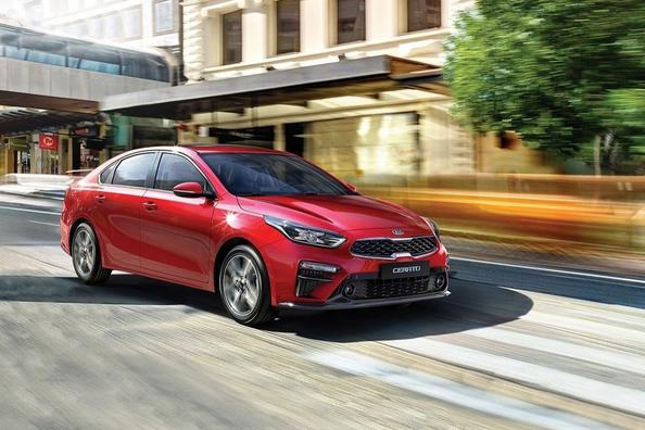 Der kompakte Kia Cerato Limousine der vierten Generation Foto 1