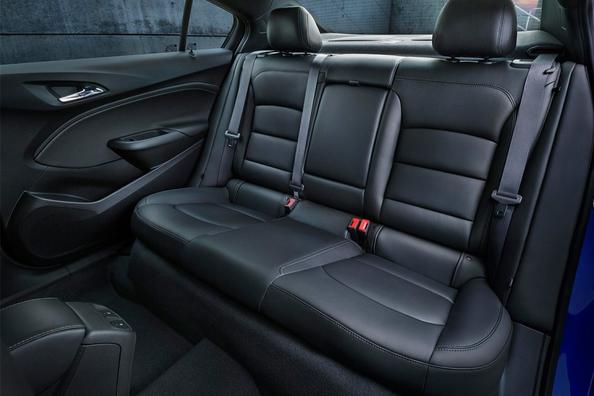 Der kompakte Chevrolet Cruze Limousine der zweiten Generation Foto 7