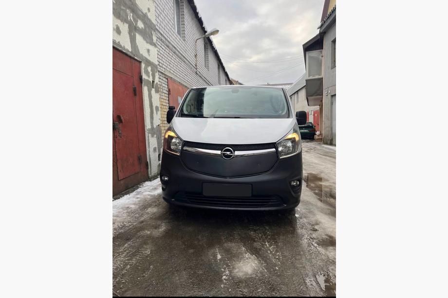 Opel Vivaro 2015-2019 Winterabdeckung für Kühlergrill Foto 4