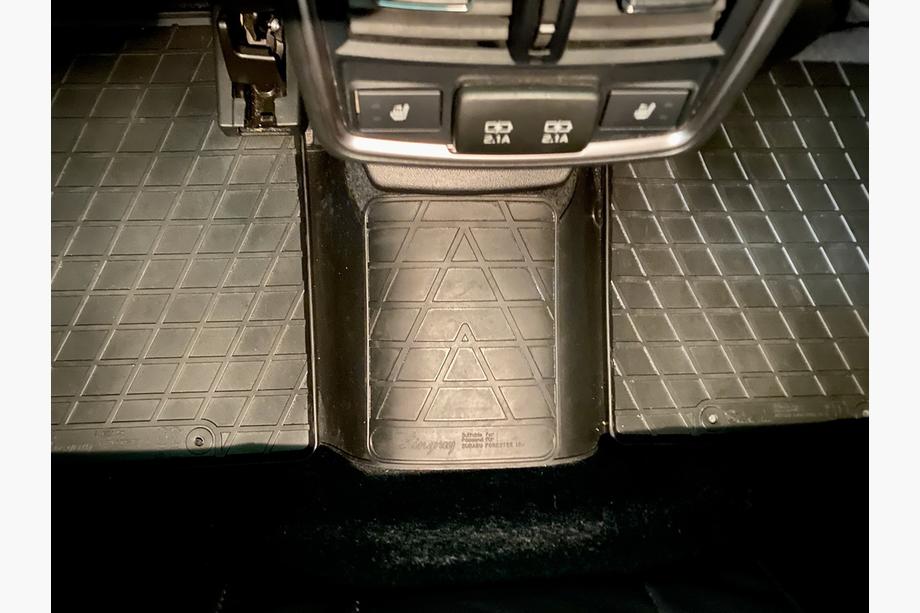 Subaru Forester 2018-2024 Hintere Mittelsteg Gummimatte (Stingray Premium) Foto 2