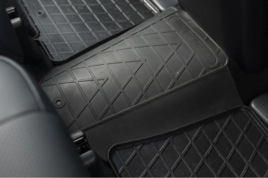Toyota Land Cruiser Prado 150 2009-2023 Hintere Mittelsteg Gummimatte (Stingray Premium) Foto 1